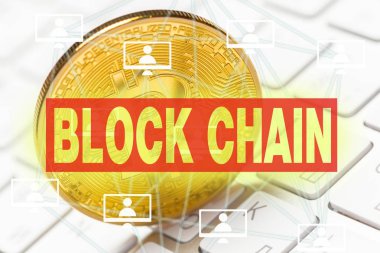 Blockchain bitcoin ile parlak arka plan üzerinde yazı