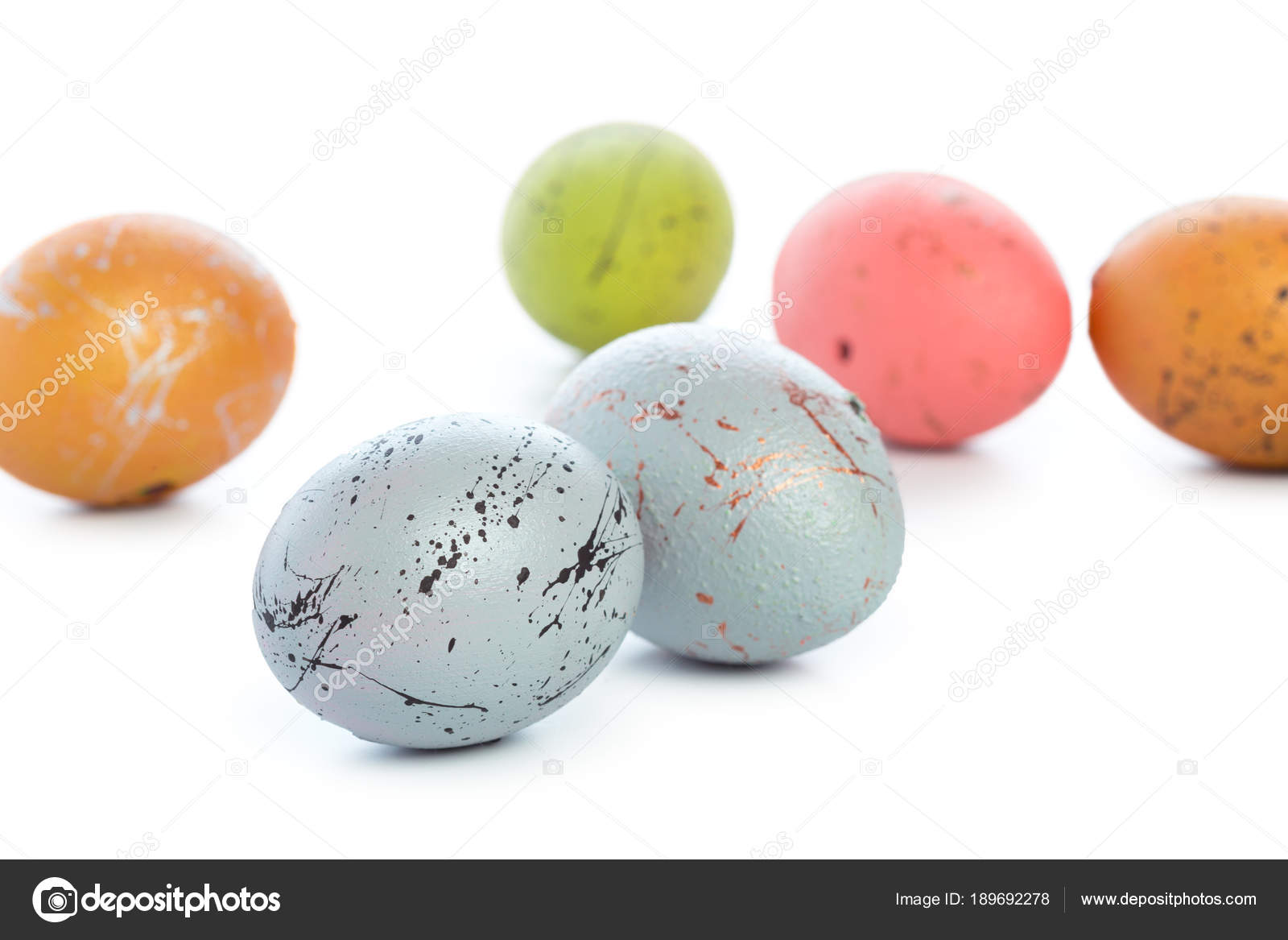 Œufs de Pâques sur fond blanc — Photographie Fotofabrika ...