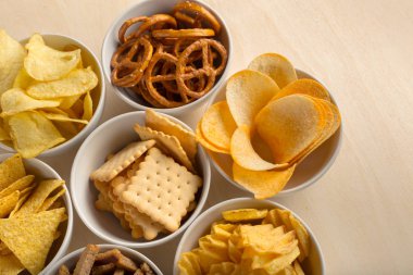 Simit kase yukarıdan ahşap tablo