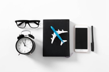 uçak beyaz zemin üzerine boşaltmak ile