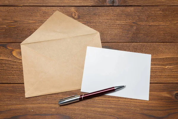 Papier Blanc Enveloppe Sur Table Bois — Photo