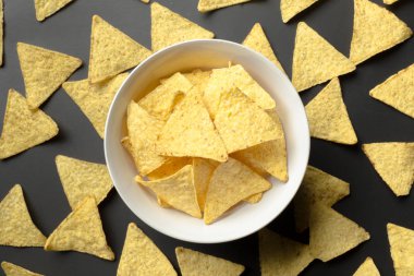 Tablo yakın çekim üzerinde lezzetli cips 