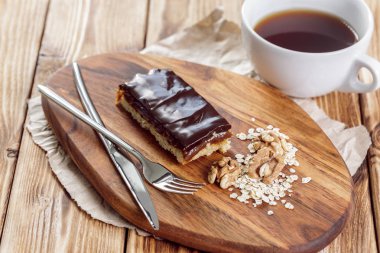 Eski ahşap zemin üzerine pasta