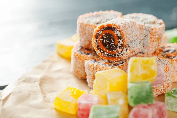 Traditionelle Östliche Desserts Auf Holzgrund — Stockfoto