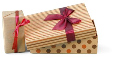 Beyaz arkaplanda hediye kutuları