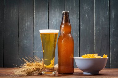 bira ve bira şişe cam