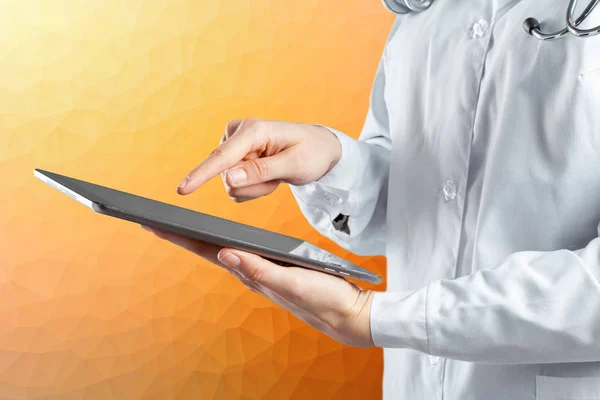 Komputer Typu Tablet Rękach Lekarza — Zdjęcie stockowe