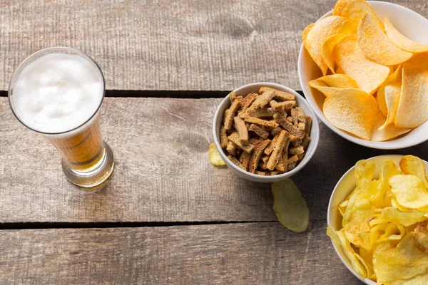 Cerveza Snacks Mesa Madera — Foto de Stock