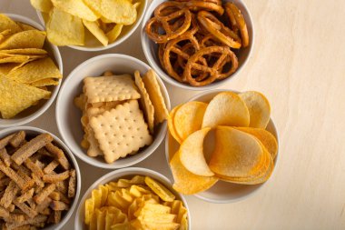 Simit kase yukarıdan ahşap tablo