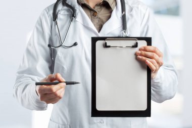 Kadın tıp doktoru yakın çekim