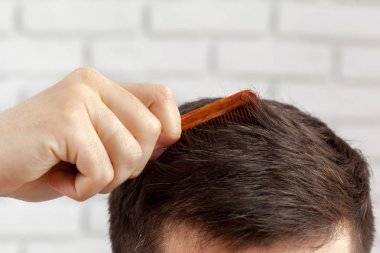 Adam bir saç kesimi kadar yakın yapar