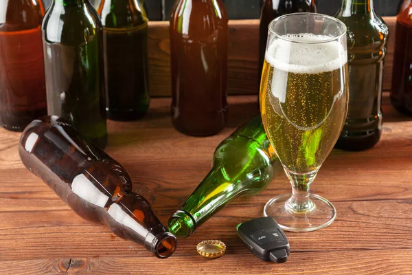 Ποτήρι Μπύρας Και Μπουκάλια Μπύρας — Φωτογραφία Αρχείου