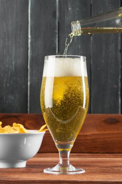 bira ve bira şişe cam