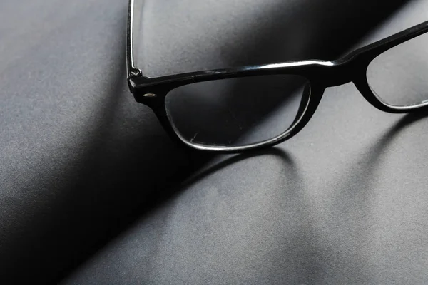 Diário Preto Branco Com Óculos — Fotografia de Stock