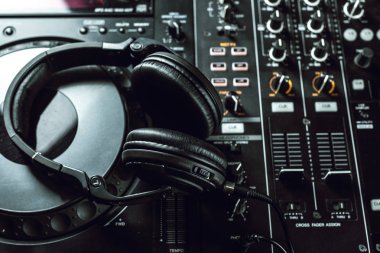 DJ ekipmanları yakın çekim studio