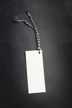 Siyah arka plan üzerine etiket