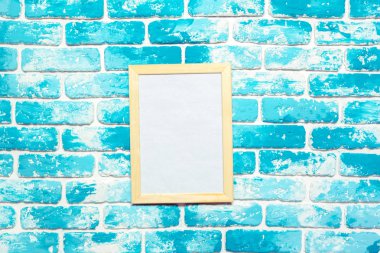 Duvardaki resim çerçevesi