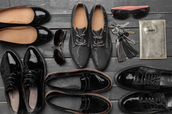 Vrouwen Schoenen Accessoires Houten Achtergrond — Stockfoto