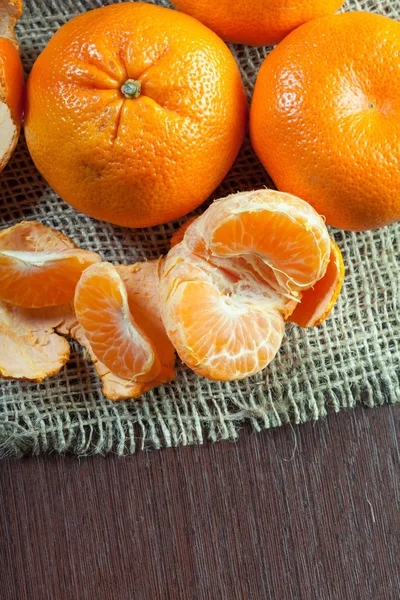 테이블에 신선한 Mandarines — 스톡 사진