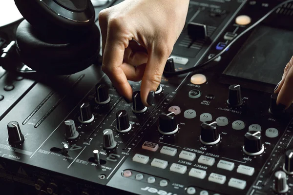 Tocando Música Mixer Close — Fotografia de Stock