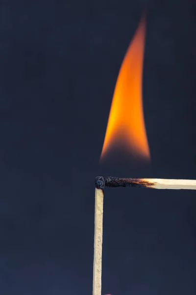 Brinnande Trä Matchar Nära Upp — Stockfoto