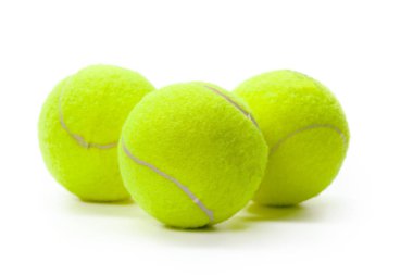 Tenis topları beyaz arka plan üzerinde izole closeup