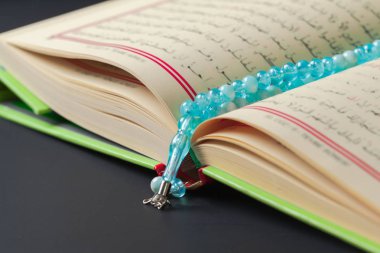 Kuran - Müslümanların kutsal kitabı