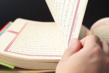 Kuran - Müslümanların kutsal kitabı