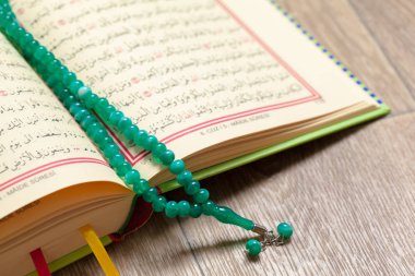 Kuran - Müslümanların kutsal kitabı