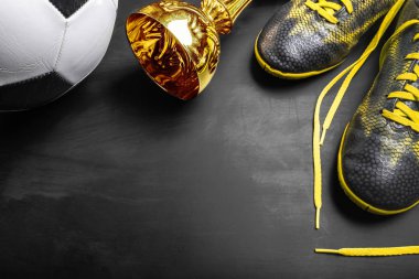 Trophy Kupası ve futbol topu 