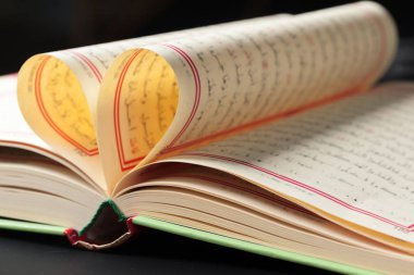 Kuran - Müslümanların kutsal kitabı