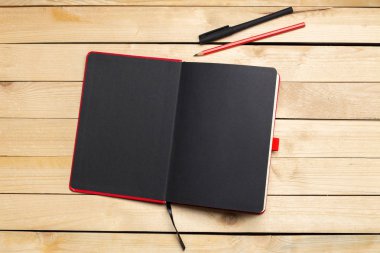 ofis mobilyaları, üstten görünüm ile ahşap tablo.