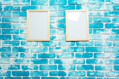 resim çerçeveleri tuğla duvar