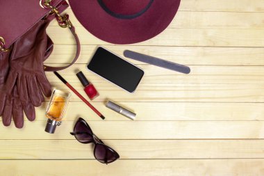 Kadınlar çanta malzeme üstünde göster 