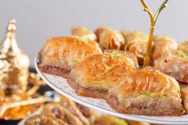 Geleneksel tatlı baklavası, Orta Doğu 'da iyi bilinir ve lezzetlidir.