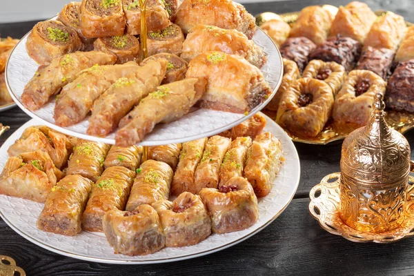 Tradiční dezert baklava, dobře známý na Blízkém východě a vynikající — Stock fotografie