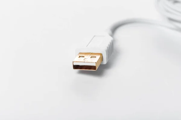 Κλείσιμο προβολής ενός καλωδίου USB. δημιουργική φωτογραφία. — Φωτογραφία Αρχείου