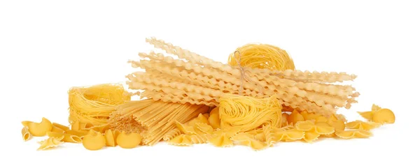 Heerlijke gemengde pasta op witte achtergrond. Creatieve foto. — Stockfoto