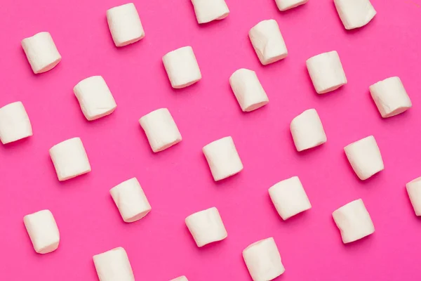 Marshmallows on color background. top view. creative photo. — 스톡 사진