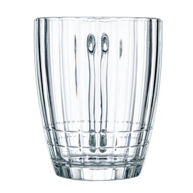 Boş bira bardağı. Beyaz arka planda izole edilmiş. Yaratıcı fotoğraf.