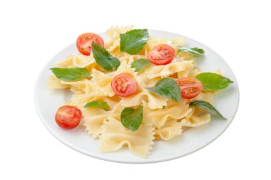 Kirazlı domates ve makarna. Beyaz arka planda izole edilmiş. Yaratıcı fotoğraf.