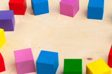 Renkli tahta bloklar arka plan, üst görünüm