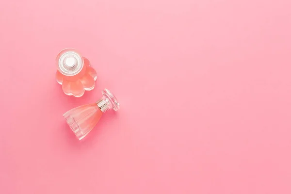 Frascos Perfume Sobre Fondo Rosa — Foto de Stock