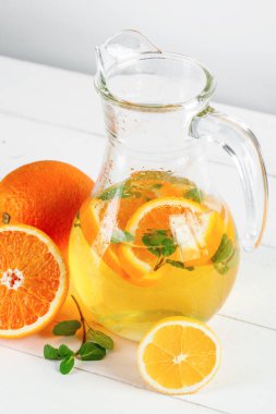 Limonata, yaz içkisi. Kapat. yaratıcı fotoğraf.