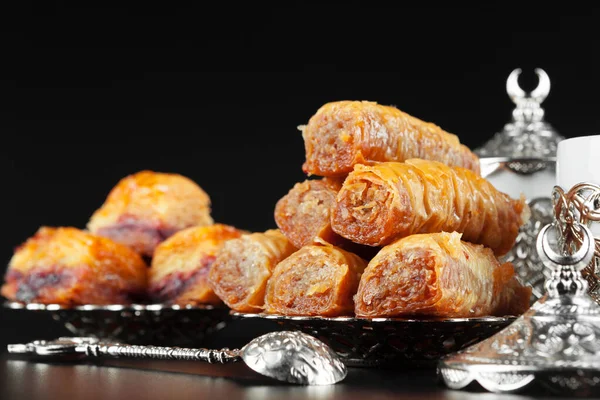 Traditioneller türkischer Kaffee und türkischer Genuss. Kreatives Foto. — Stockfoto