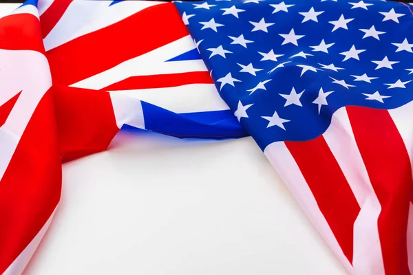 Bandera del Reino Unido y bandera de Estados Unidos sobre fondo blanco — Foto de Stock