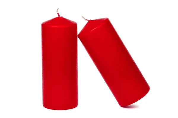 Una selección de velas rojas sobre un fondo blanco — Foto de Stock