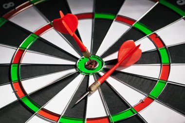 Dart tahtası iş başarısı konsepti. Yaratıcı fotoğraf. Kapat.