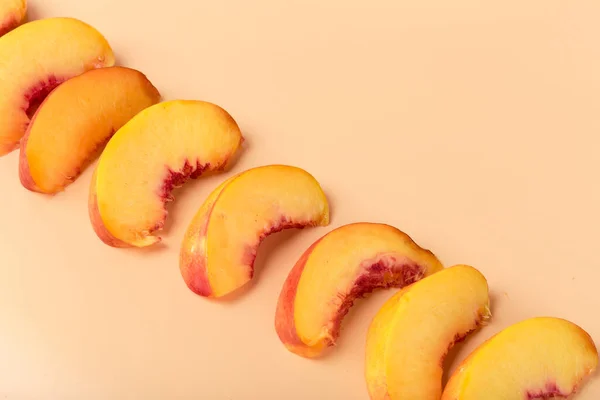 Ripe peach fruit slice. close up. creative photo — Stock Photo, Image