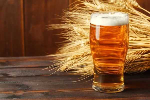 Glass beer on wood background. Creative photo. — Stock Photo, Image